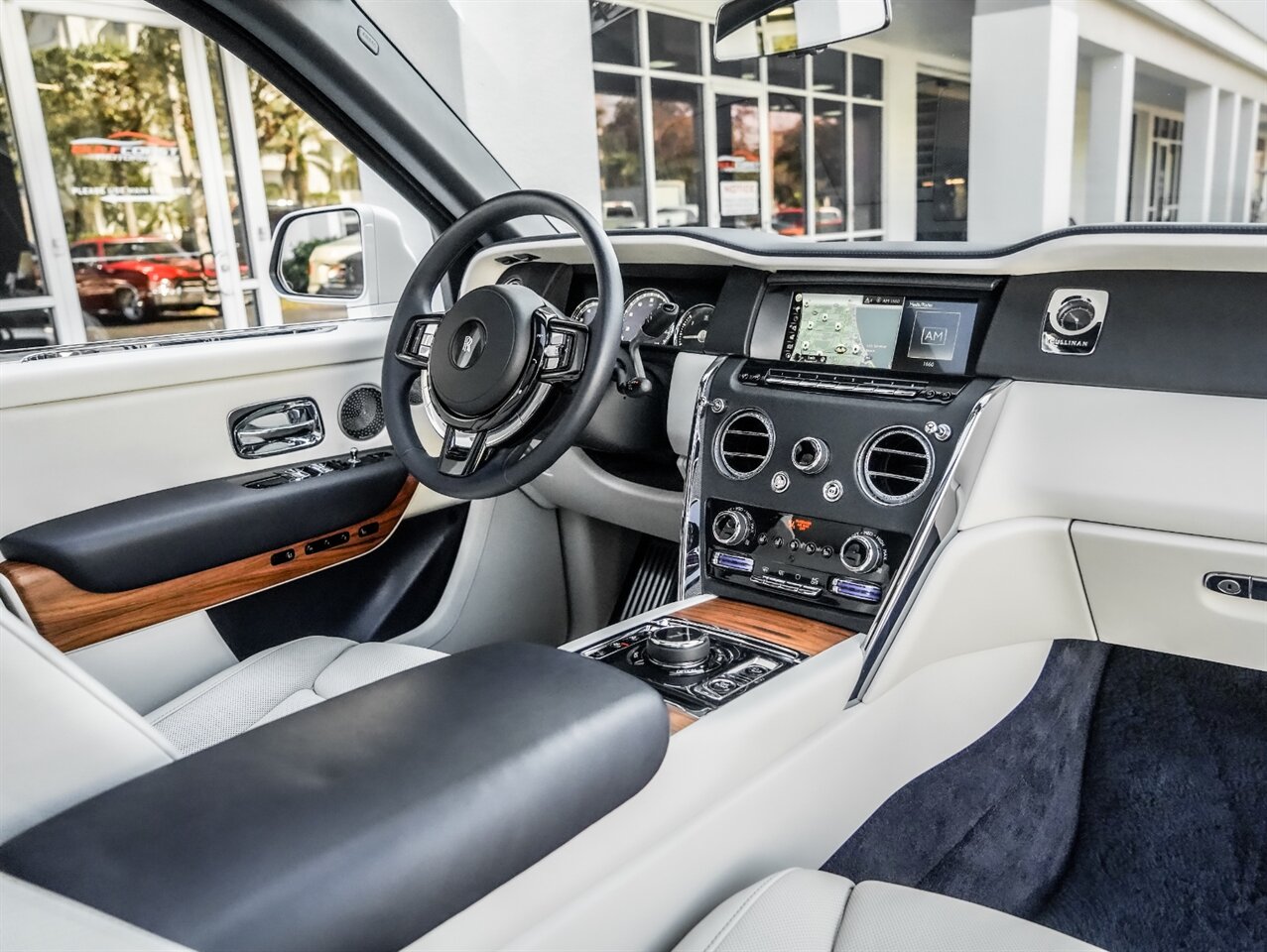 2019 Rolls-Royce Cullinan   - Photo 24 - Bonita Springs, FL 34134