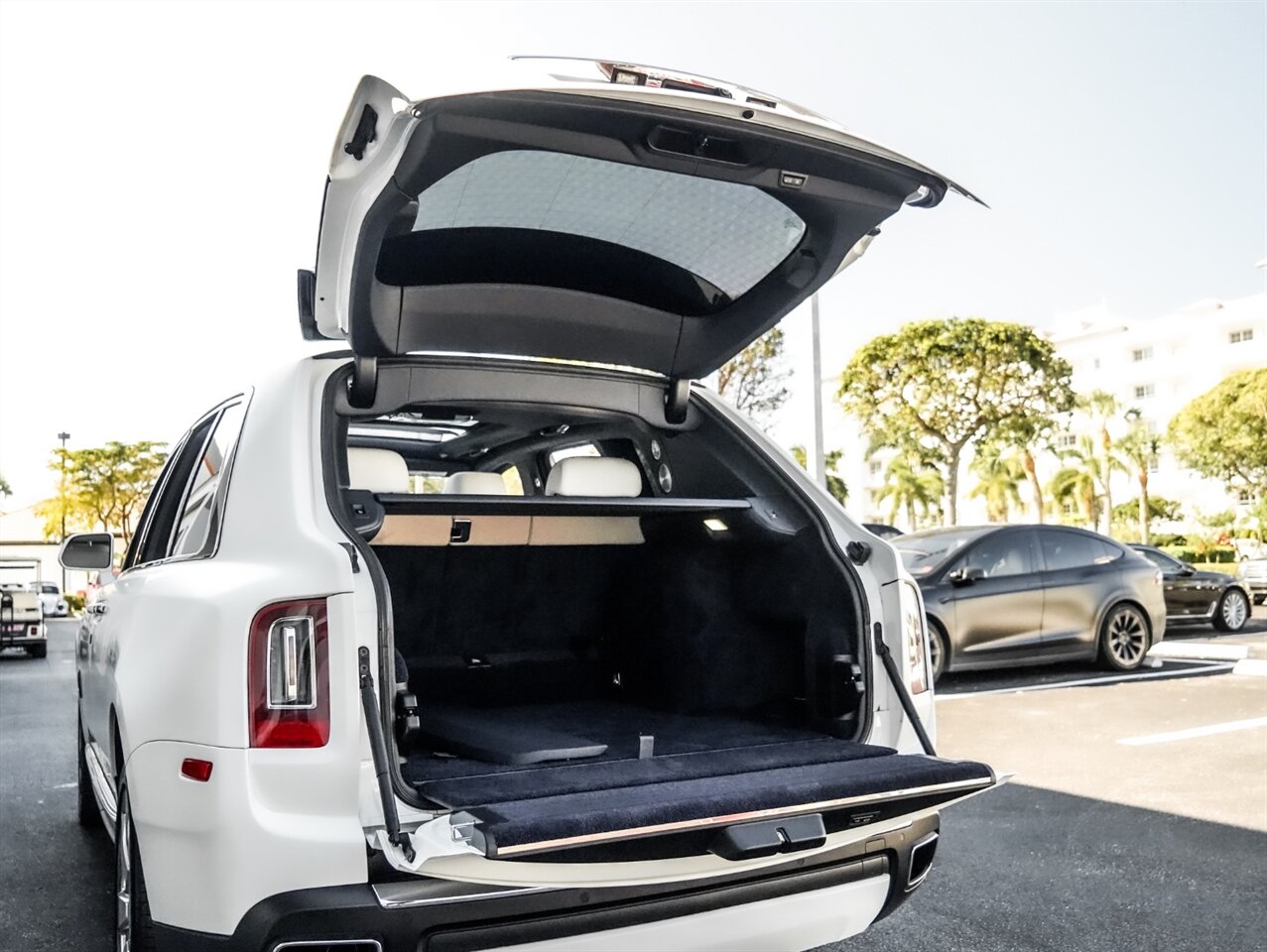 2019 Rolls-Royce Cullinan   - Photo 32 - Bonita Springs, FL 34134