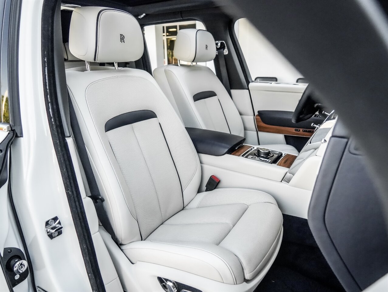 2019 Rolls-Royce Cullinan   - Photo 29 - Bonita Springs, FL 34134