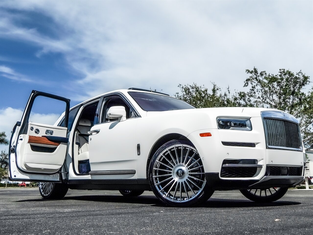 2019 Rolls-Royce Cullinan   - Photo 54 - Bonita Springs, FL 34134