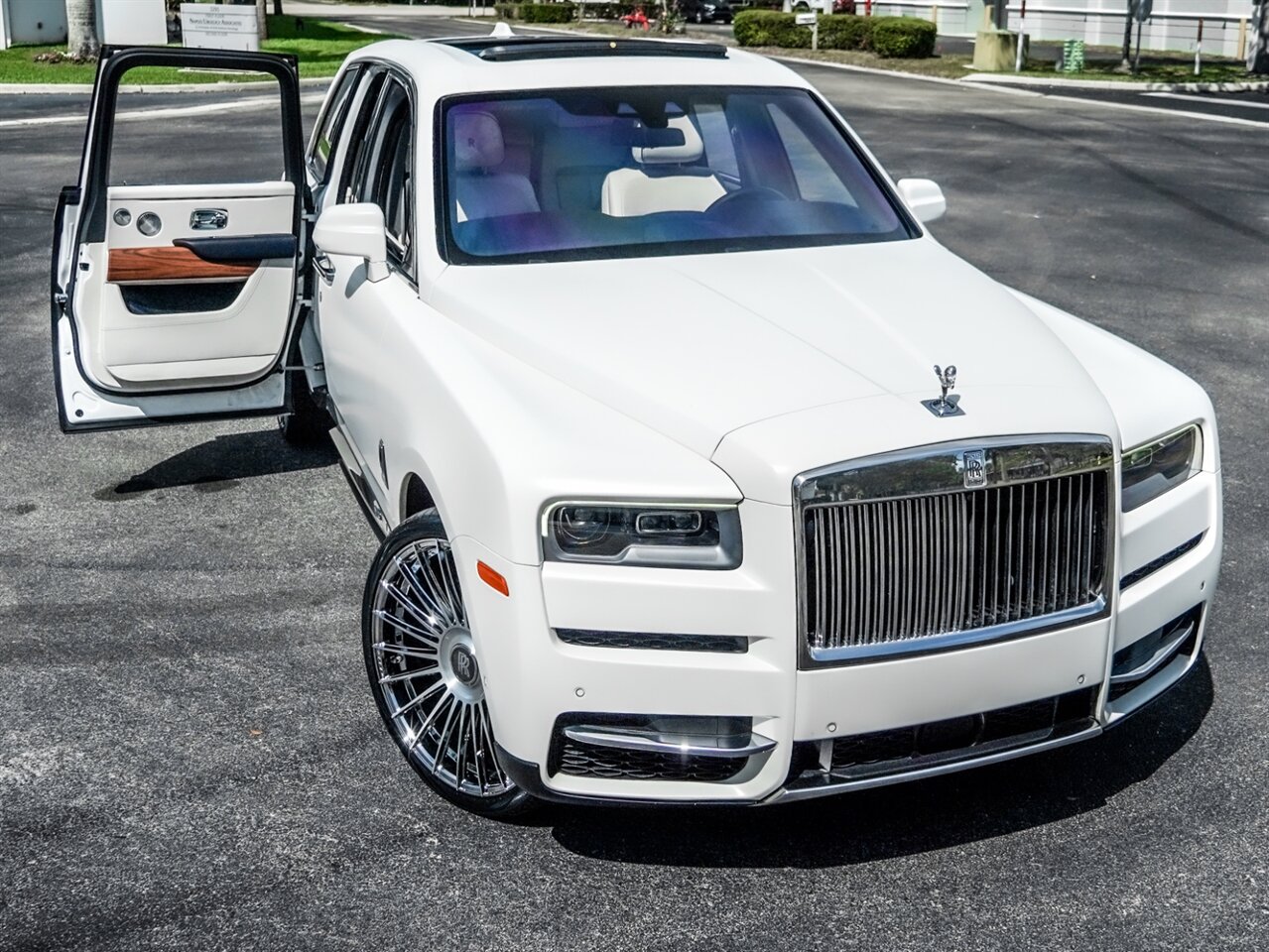 2019 Rolls-Royce Cullinan   - Photo 52 - Bonita Springs, FL 34134