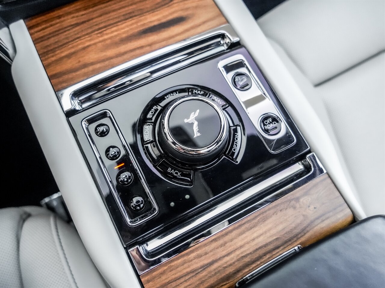 2019 Rolls-Royce Cullinan   - Photo 16 - Bonita Springs, FL 34134