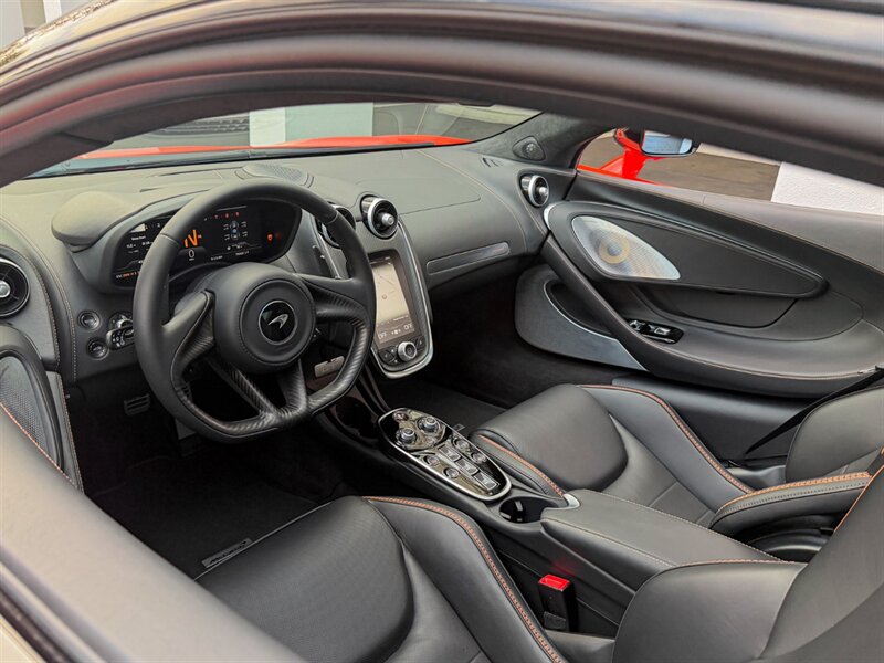 2023 McLaren GT   - Photo 1 - Bonita Springs, FL 34134