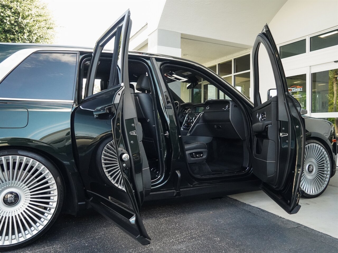 2020 Rolls-Royce Cullinan   - Photo 44 - Bonita Springs, FL 34134