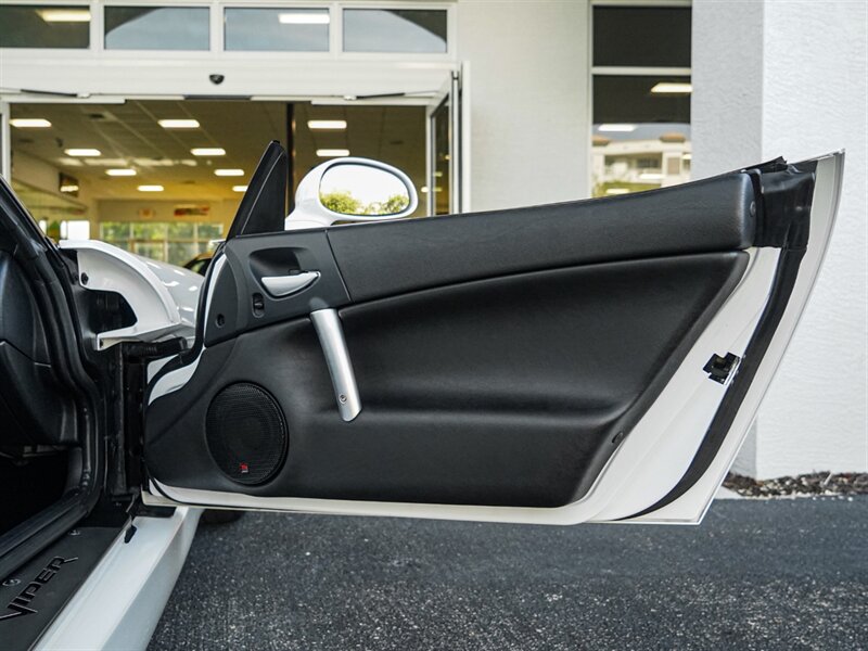 2009 Dodge Viper SRT 10   - Photo 24 - Bonita Springs, FL 34134