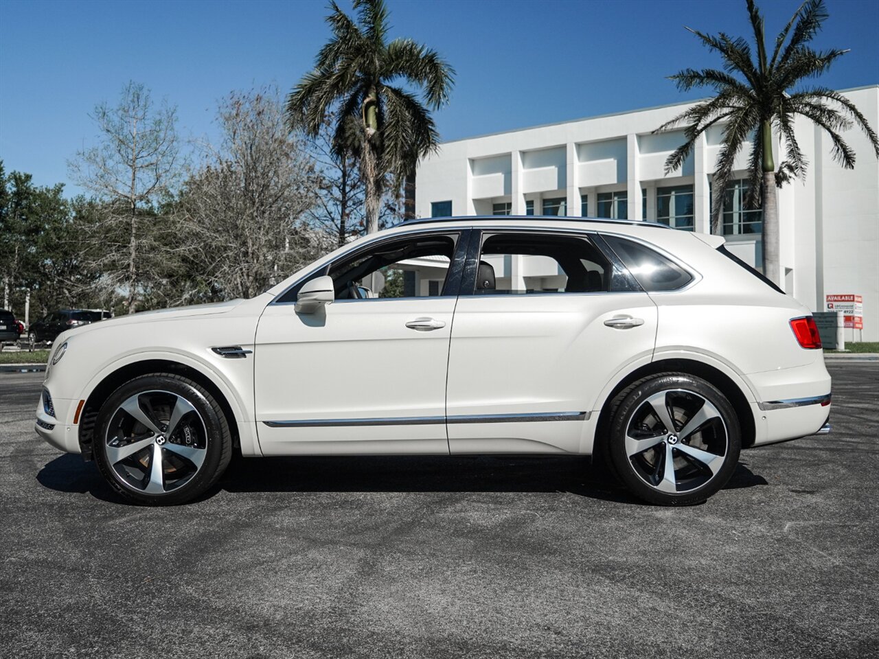 2019 Bentley Bentayga V8   - Photo 52 - Bonita Springs, FL 34134