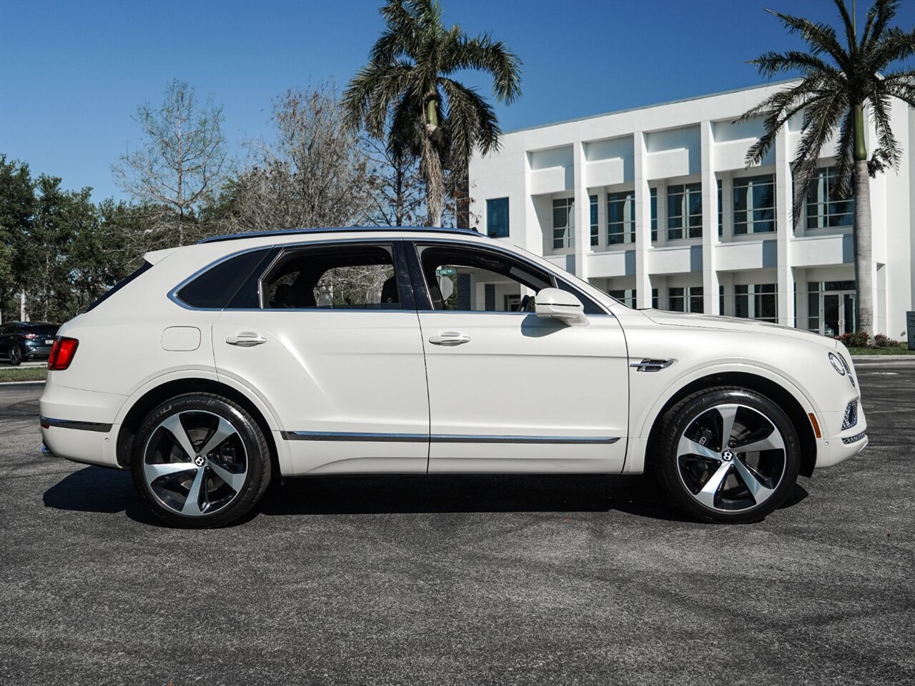 2019 Bentley Bentayga V8   - Photo 73 - Bonita Springs, FL 34134