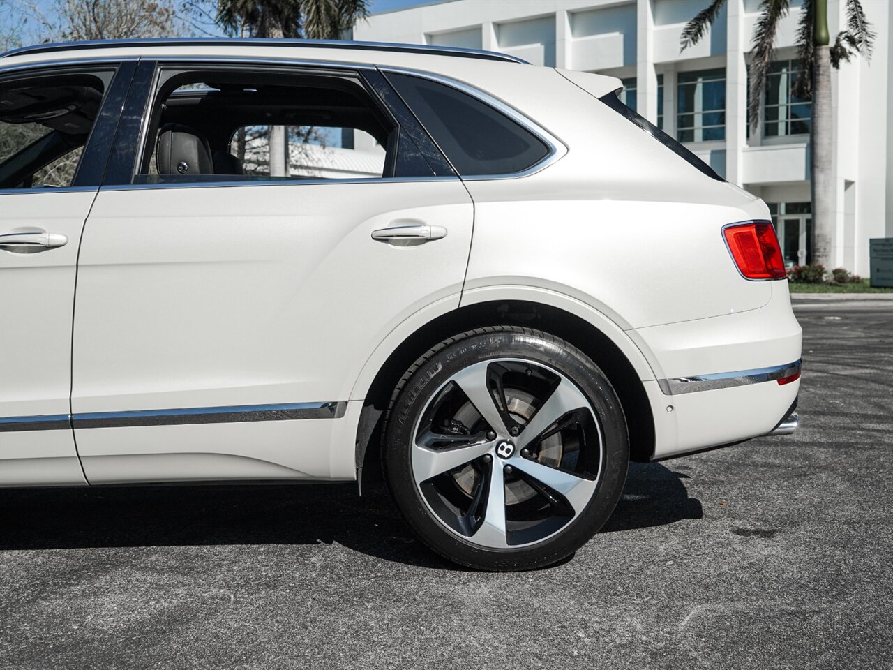 2019 Bentley Bentayga V8   - Photo 55 - Bonita Springs, FL 34134