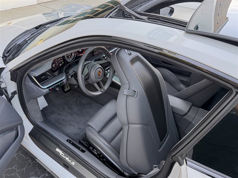 2022 Porsche 911 Turbo S - Photo 24 - Bonita Springs, FL 34134