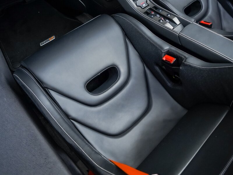 2016 McLaren 675LT Spider - Photo 18 - Bonita Springs, FL 34134