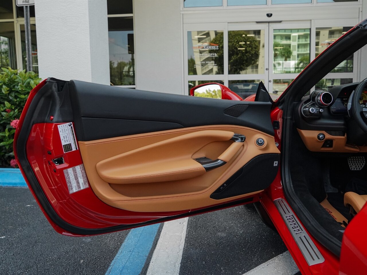 2022 Ferrari F8 Spider   - Photo 30 - Bonita Springs, FL 34134