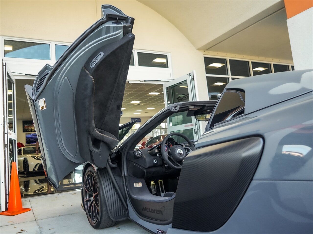 2016 McLaren 675LT Spider   - Photo 20 - Bonita Springs, FL 34134