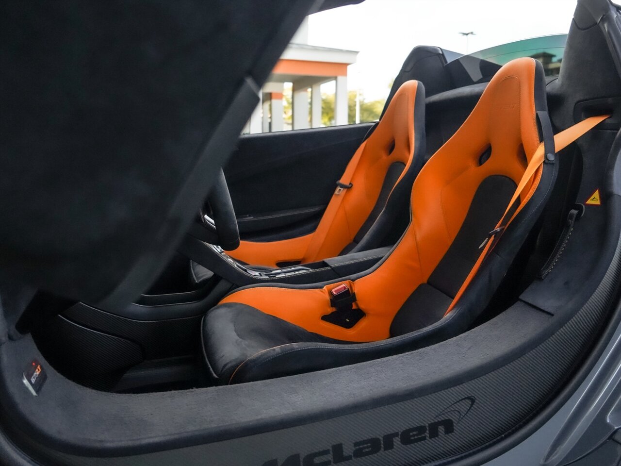 2016 McLaren 675LT Spider   - Photo 17 - Bonita Springs, FL 34134