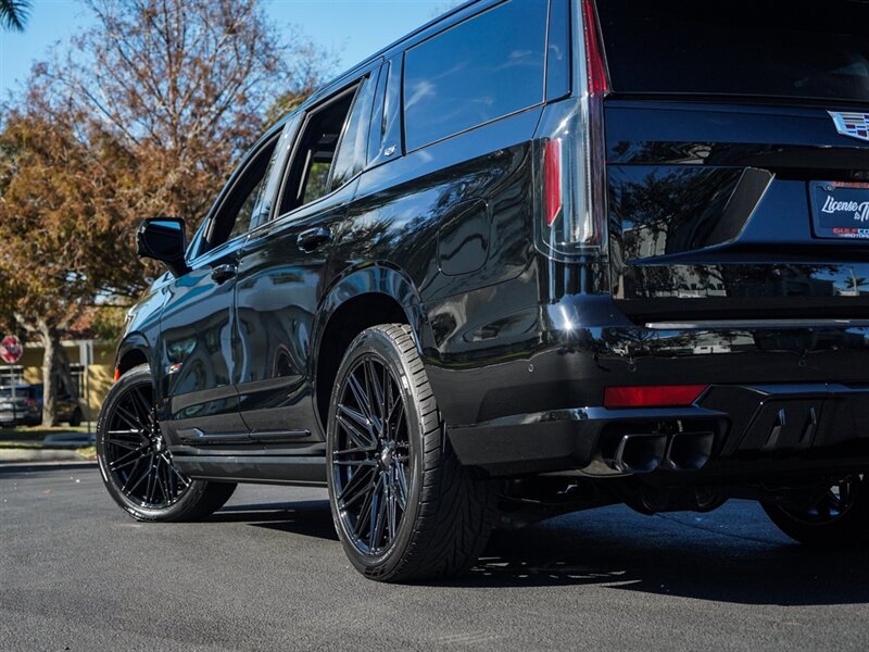 2023 Cadillac Escalade-V   - Photo 54 - Bonita Springs, FL 34134