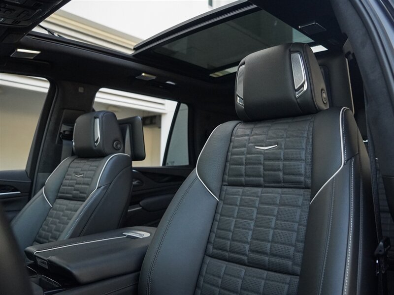 2023 Cadillac Escalade-V   - Photo 23 - Bonita Springs, FL 34134