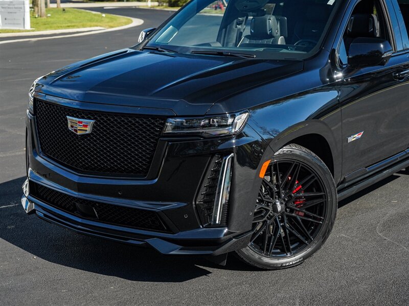 2023 Cadillac Escalade-V   - Photo 9 - Bonita Springs, FL 34134