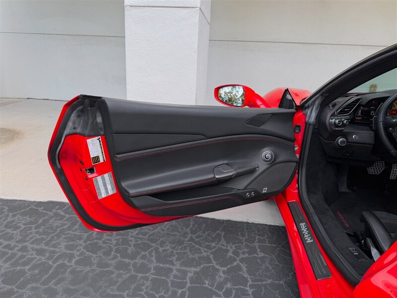 2019 Ferrari 488 GTB   - Photo 24 - Bonita Springs, FL 34134
