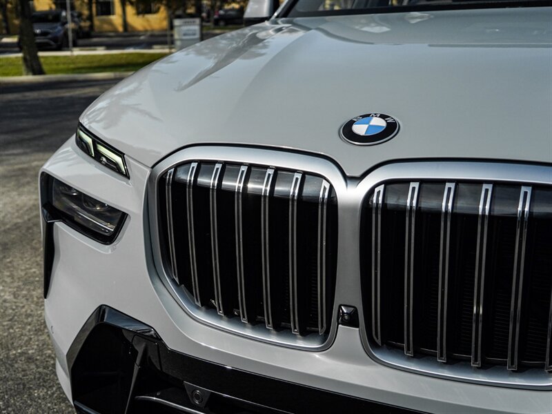 2023 BMW X7 xDrive40i - Photo 5 - Bonita Springs, FL 34134
