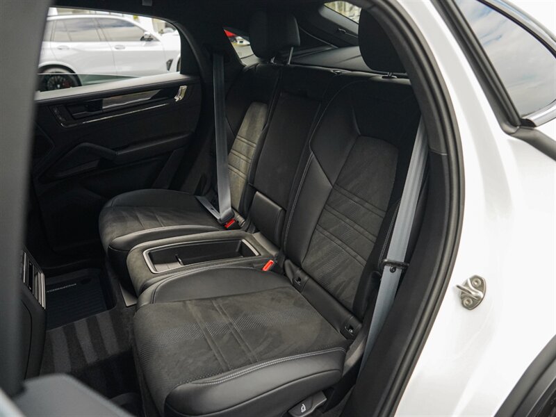 2024 Porsche Cayenne Turbo GT - Photo 28 - Bonita Springs, FL 34134