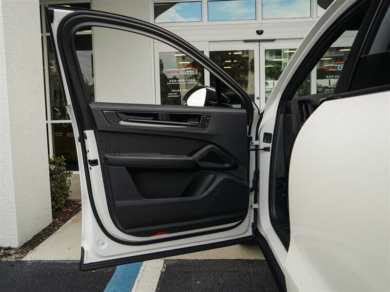 2024 Porsche Cayenne Turbo GT - Photo 23 - Bonita Springs, FL 34134
