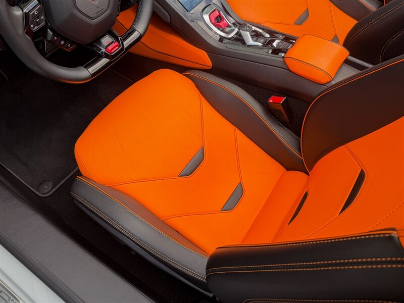 2021 Lamborghini Huracan EVO Spyder   - Photo 24 - Bonita Springs, FL 34134