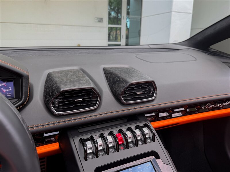 2021 Lamborghini Huracan EVO Spyder   - Photo 16 - Bonita Springs, FL 34134