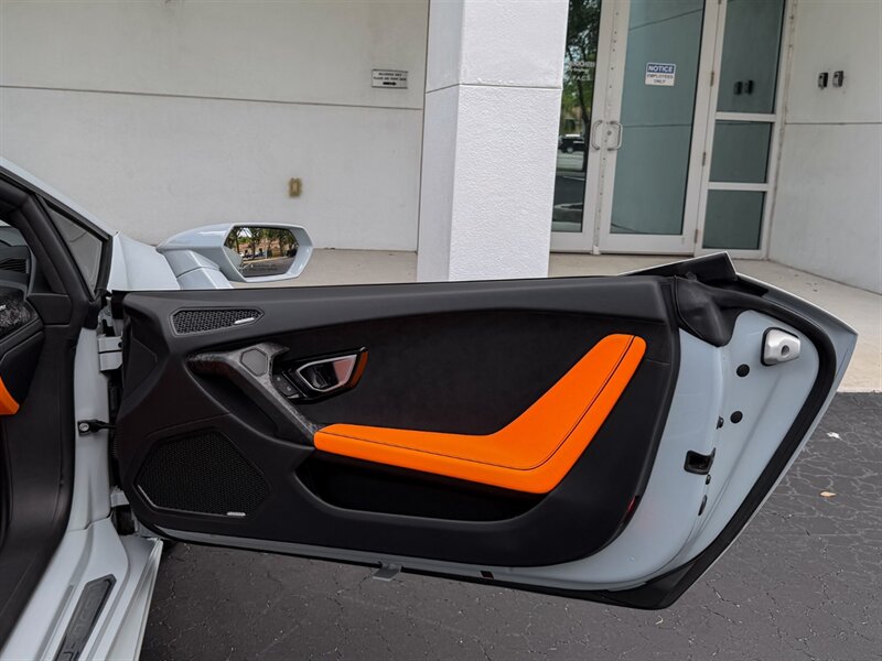 2021 Lamborghini Huracan EVO Spyder   - Photo 38 - Bonita Springs, FL 34134