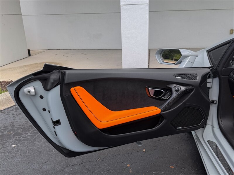2021 Lamborghini Huracan EVO Spyder   - Photo 25 - Bonita Springs, FL 34134