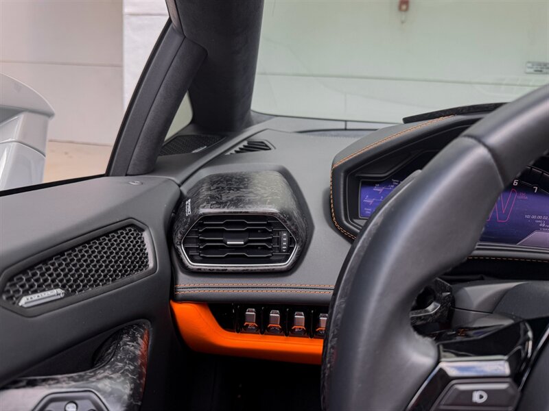 2021 Lamborghini Huracan EVO Spyder   - Photo 21 - Bonita Springs, FL 34134
