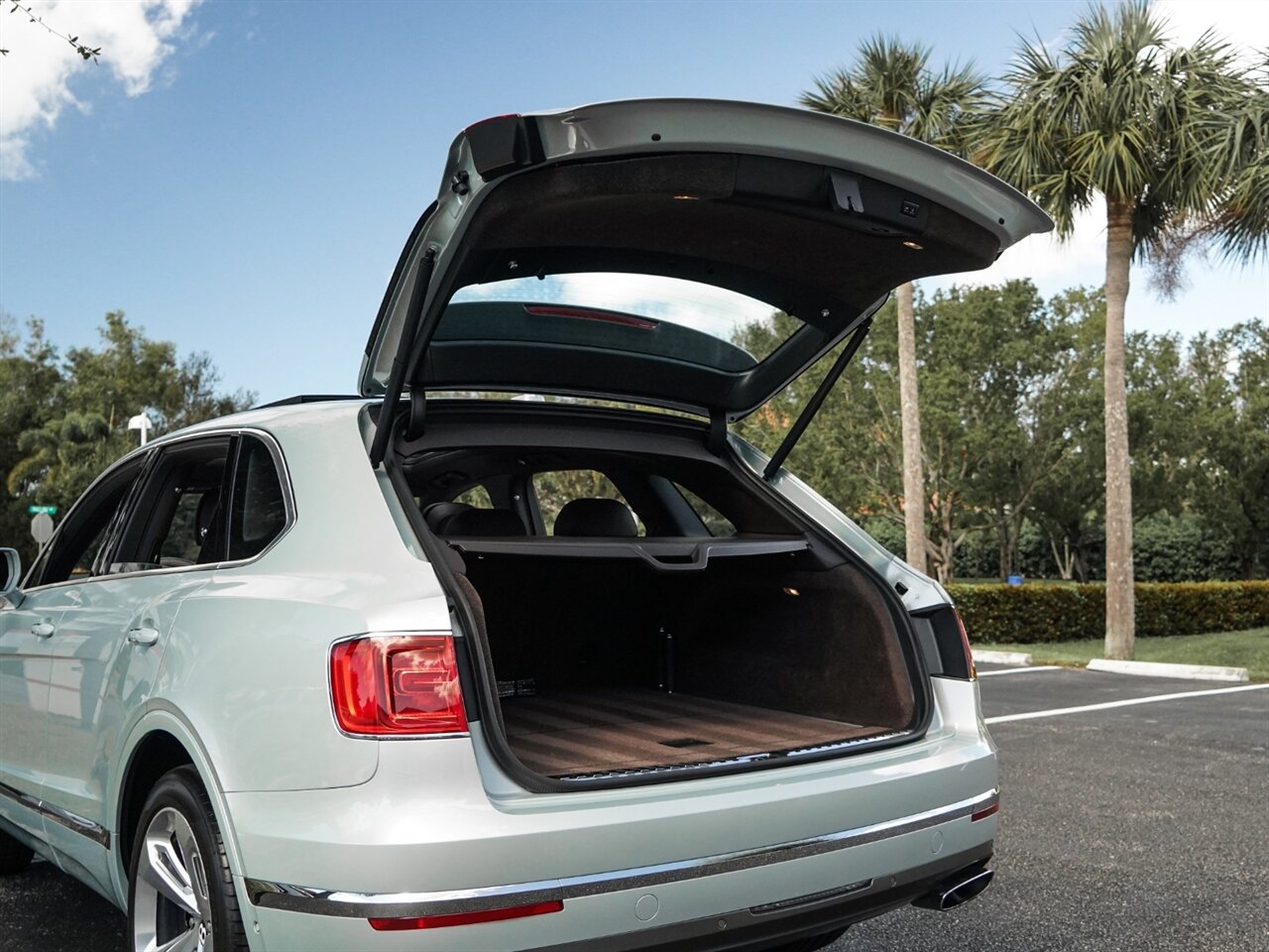 2018 Bentley Bentayga Onyx Edition   - Photo 43 - Bonita Springs, FL 34134