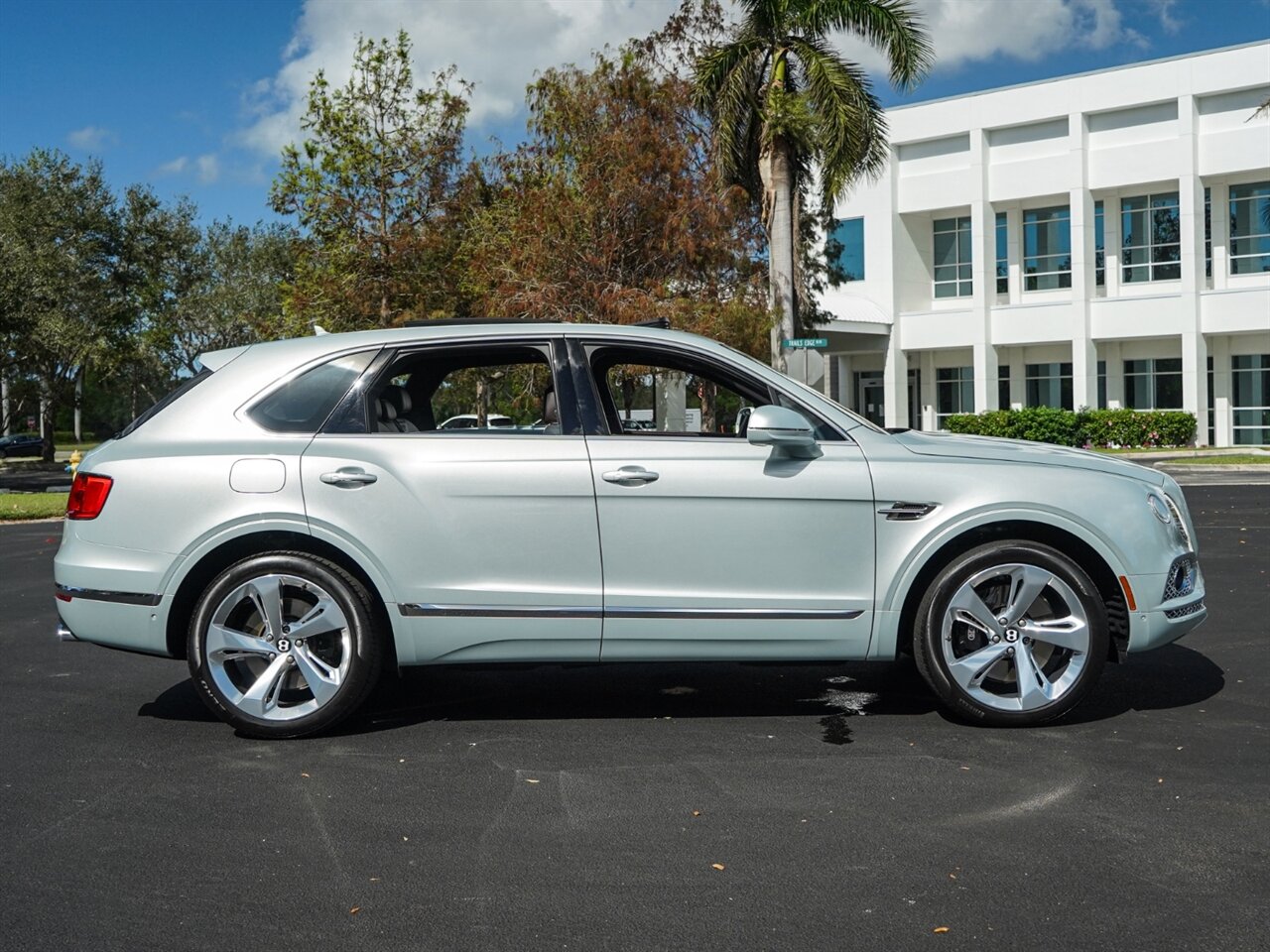 2018 Bentley Bentayga Onyx Edition   - Photo 67 - Bonita Springs, FL 34134