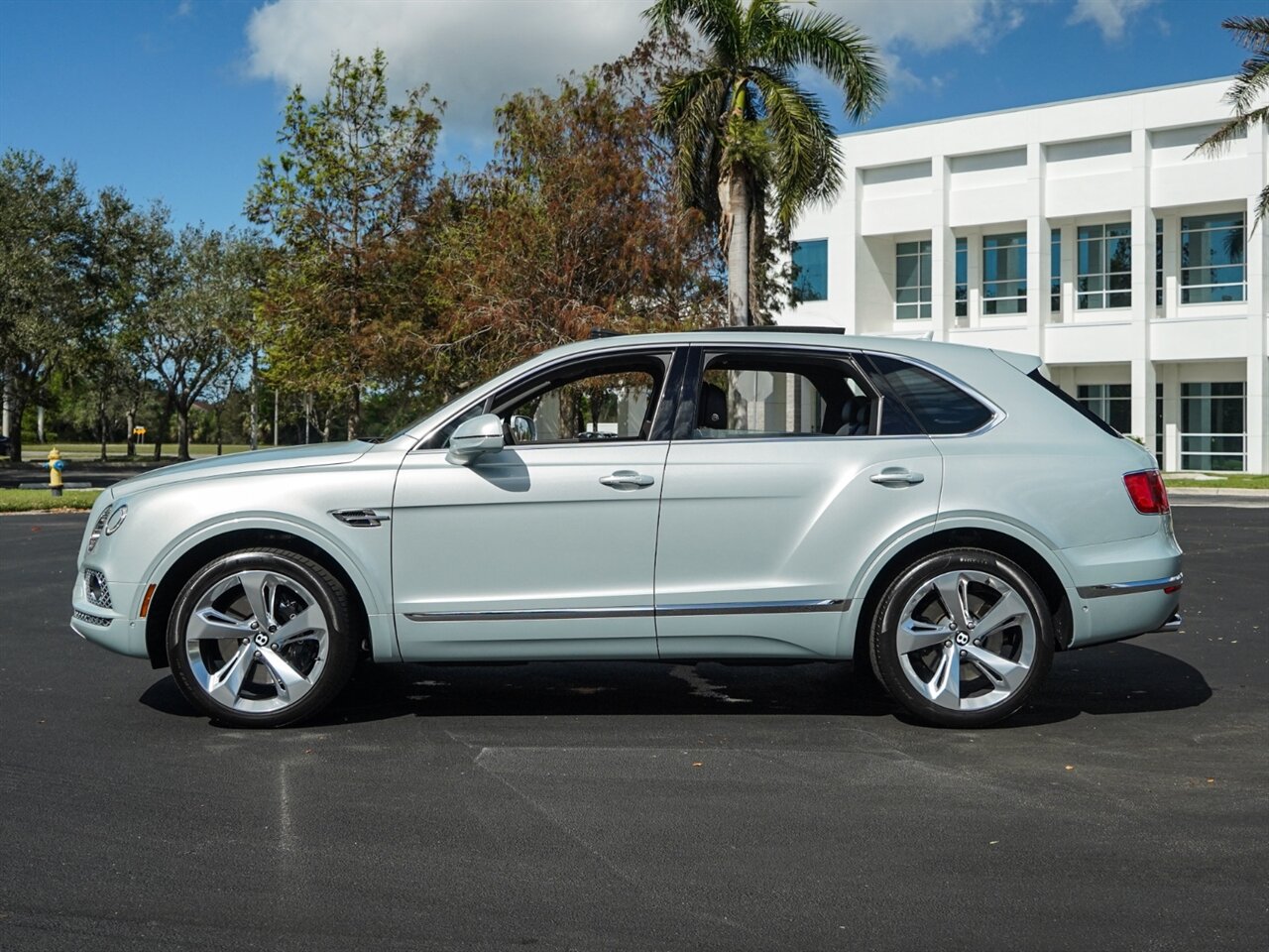 2018 Bentley Bentayga Onyx Edition   - Photo 44 - Bonita Springs, FL 34134