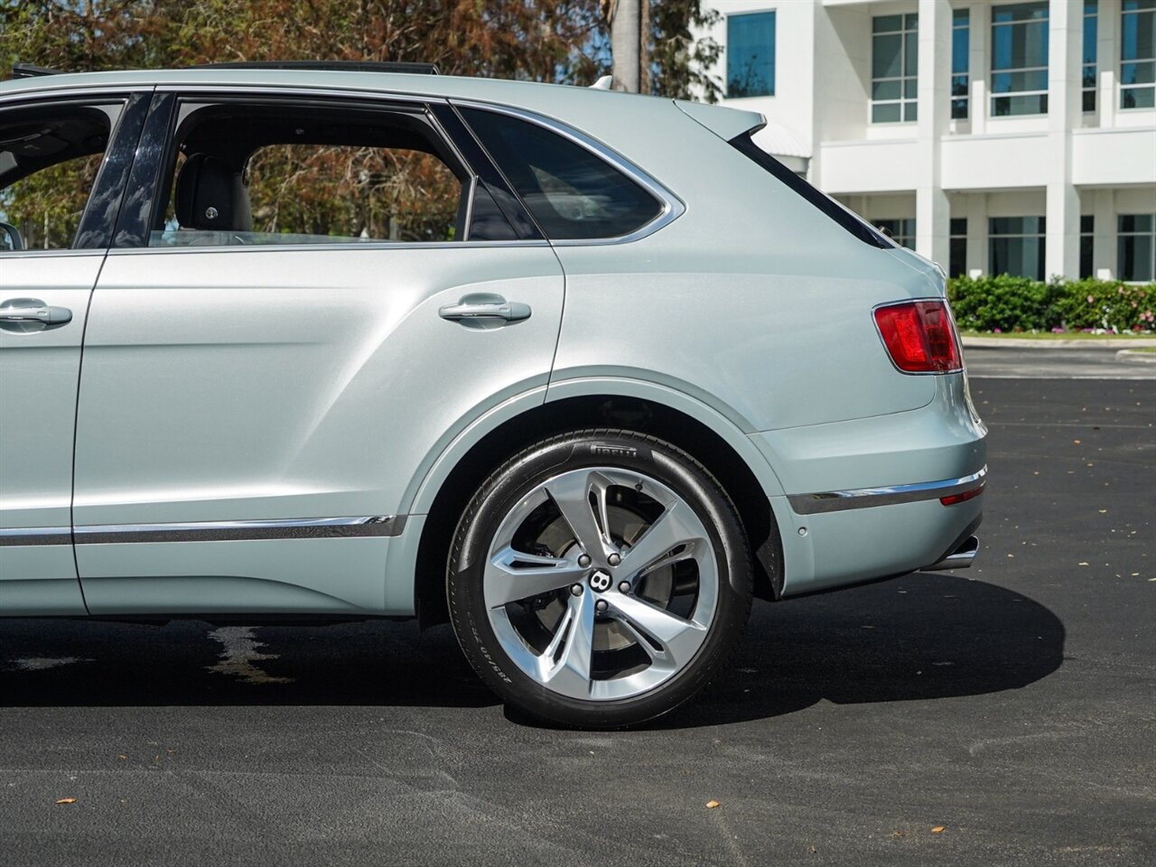 2018 Bentley Bentayga Onyx Edition   - Photo 48 - Bonita Springs, FL 34134