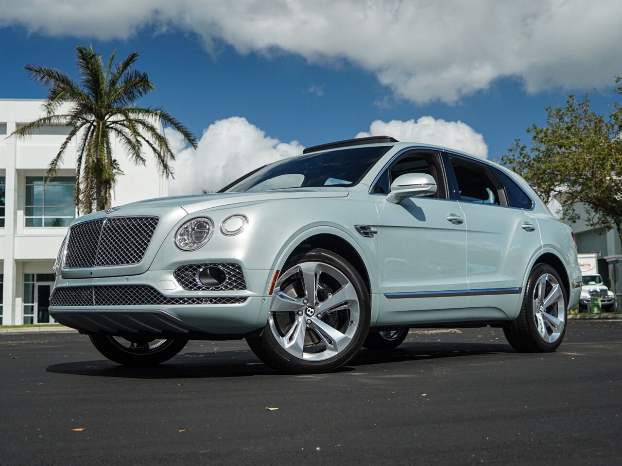 2018 Bentley Bentayga Onyx Edition   - Photo 10 - Bonita Springs, FL 34134