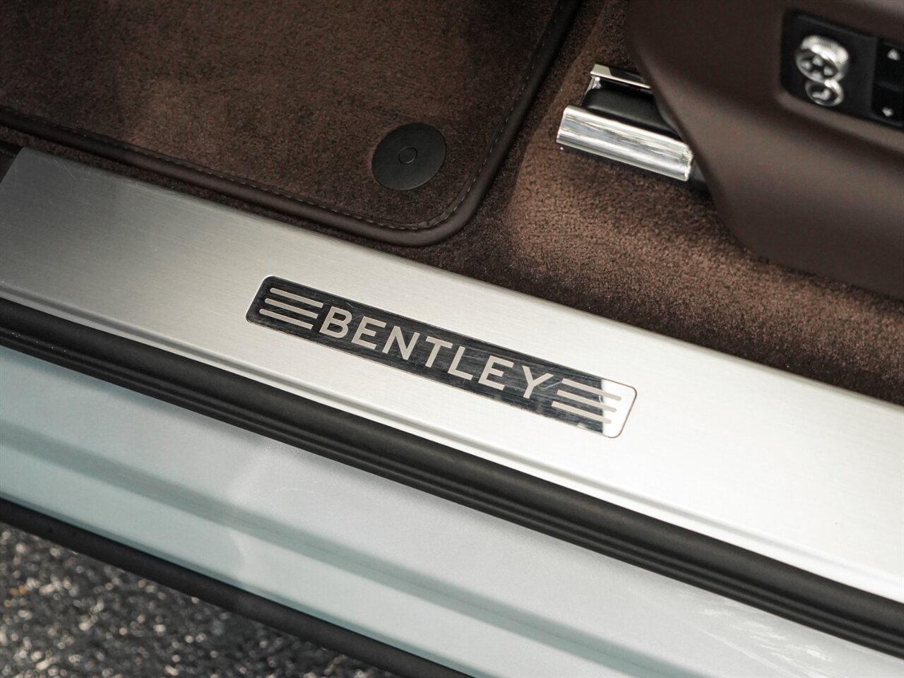 2018 Bentley Bentayga Onyx Edition   - Photo 27 - Bonita Springs, FL 34134