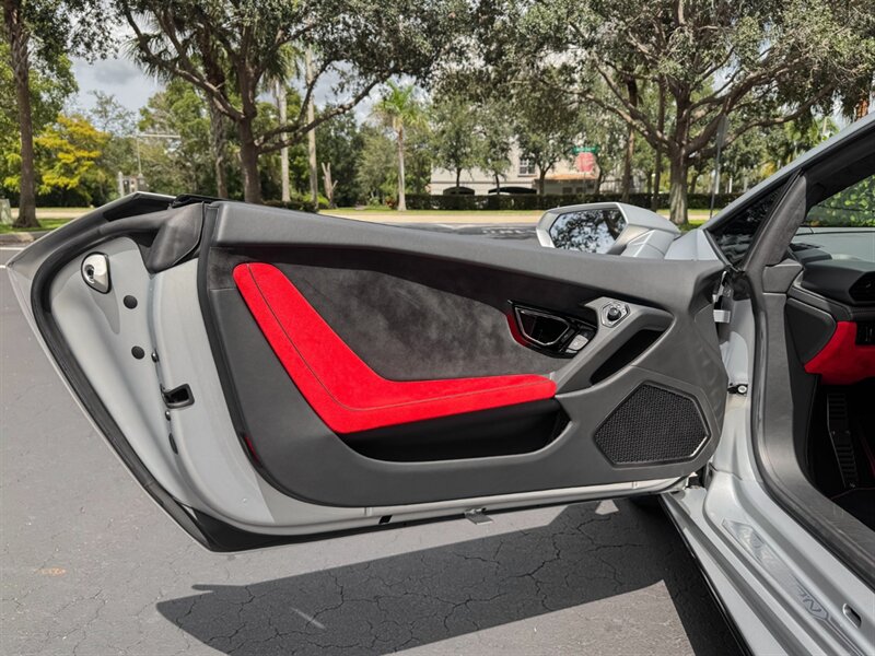 2020 Lamborghini Huracan EVO   - Photo 27 - Bonita Springs, FL 34134