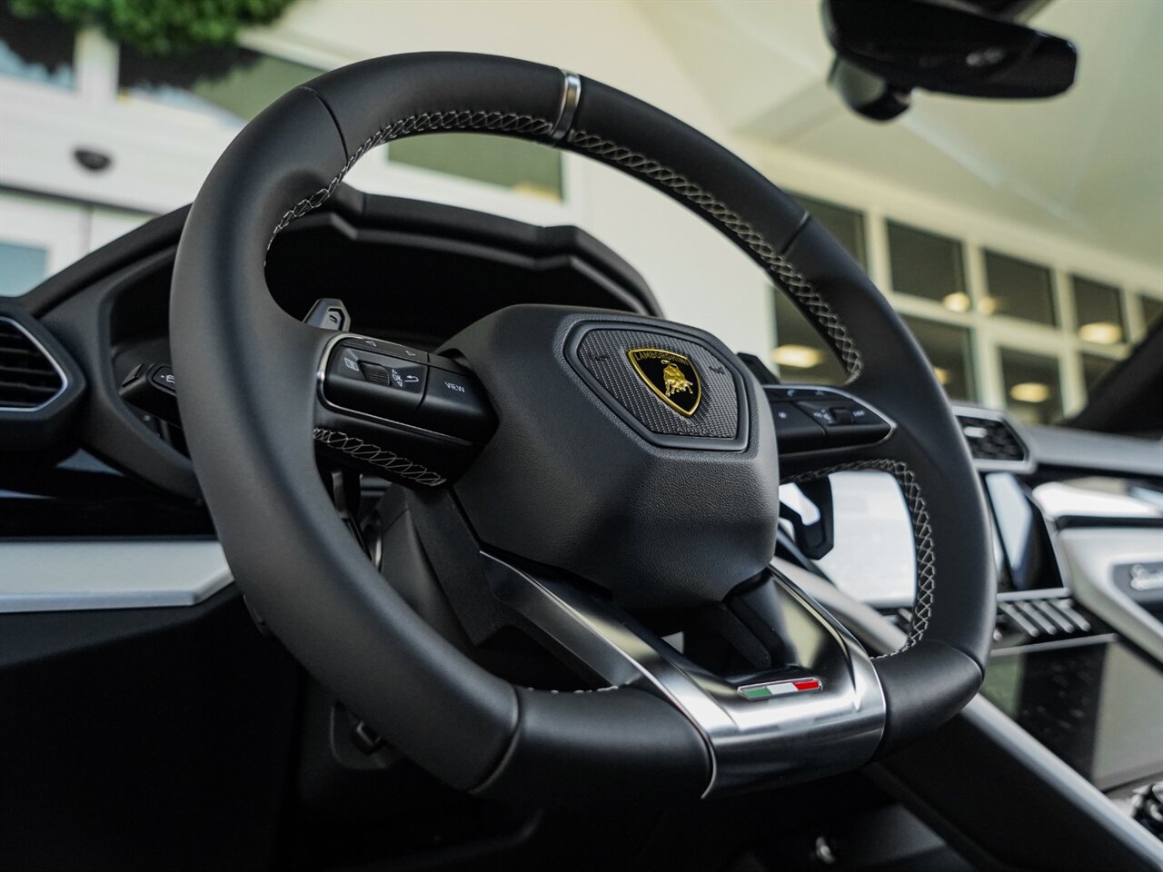 2021 Lamborghini Urus   - Photo 14 - Bonita Springs, FL 34134