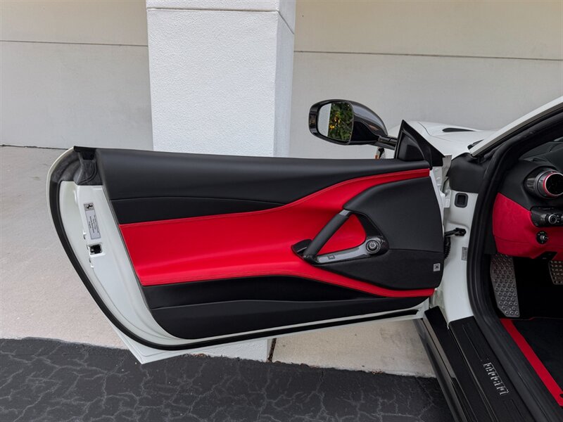 2019 Ferrari 812 Superfast   - Photo 20 - Bonita Springs, FL 34134