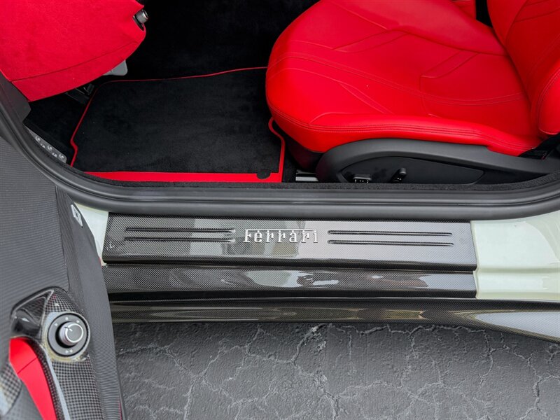 2019 Ferrari 812 Superfast   - Photo 21 - Bonita Springs, FL 34134