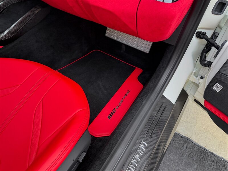 2019 Ferrari 812 Superfast   - Photo 31 - Bonita Springs, FL 34134