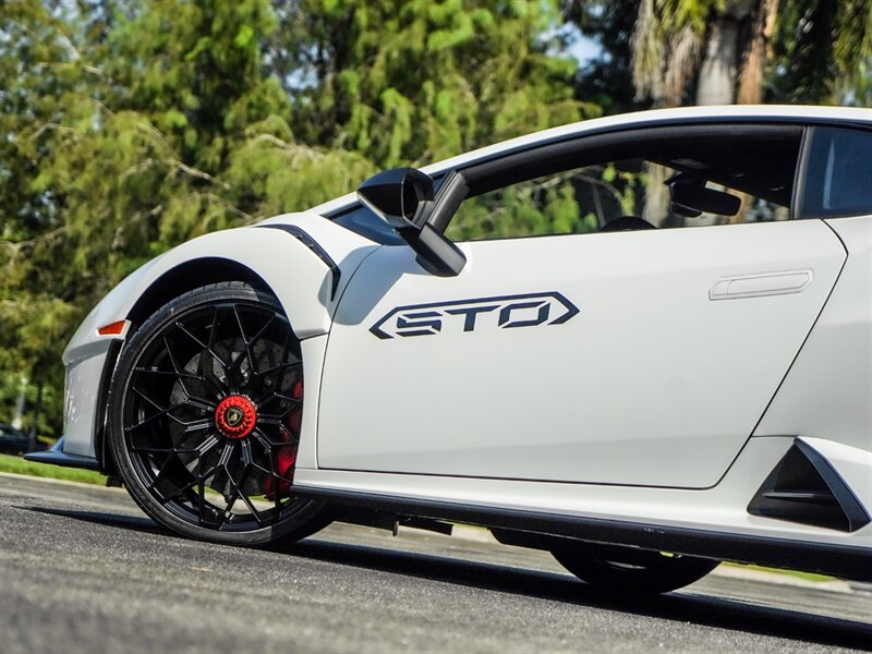 2021 Lamborghini Huracan STO - Photo 33 - Bonita Springs, FL 34134