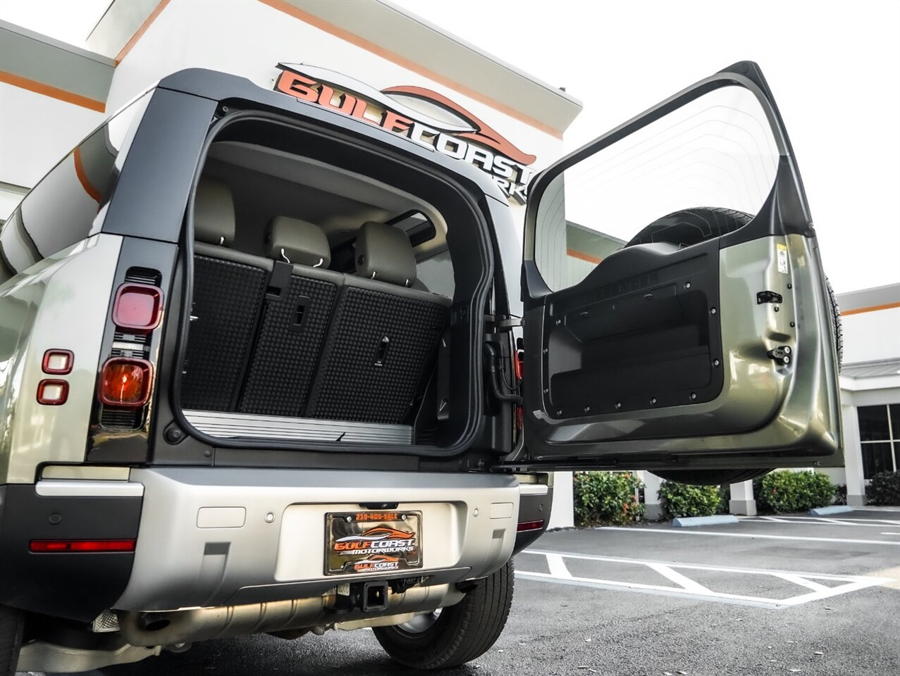 2022 Land Rover Defender 90 S   - Photo 32 - Bonita Springs, FL 34134