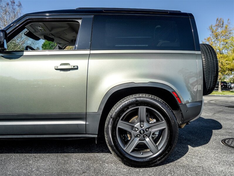 2022 Land Rover Defender 90 S - Photo 38 - Bonita Springs, FL 34134