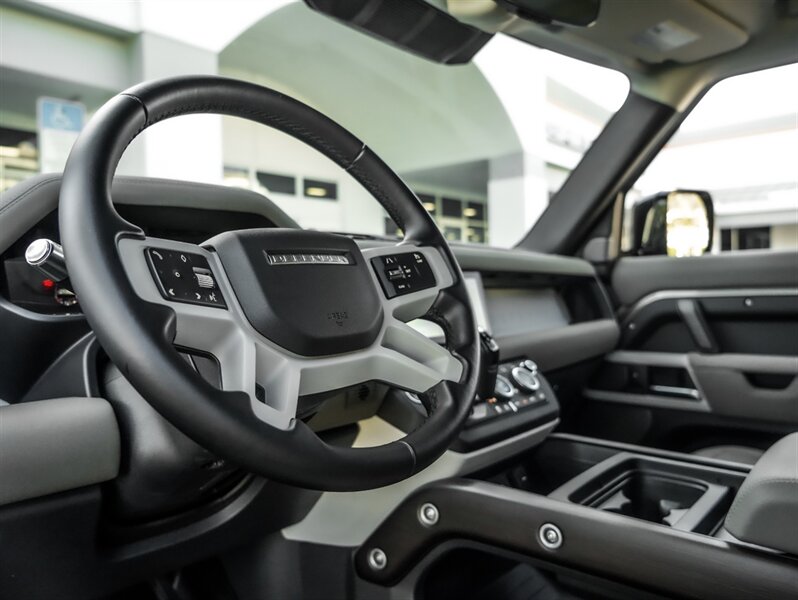 2022 Land Rover Defender 90 S - Photo 14 - Bonita Springs, FL 34134