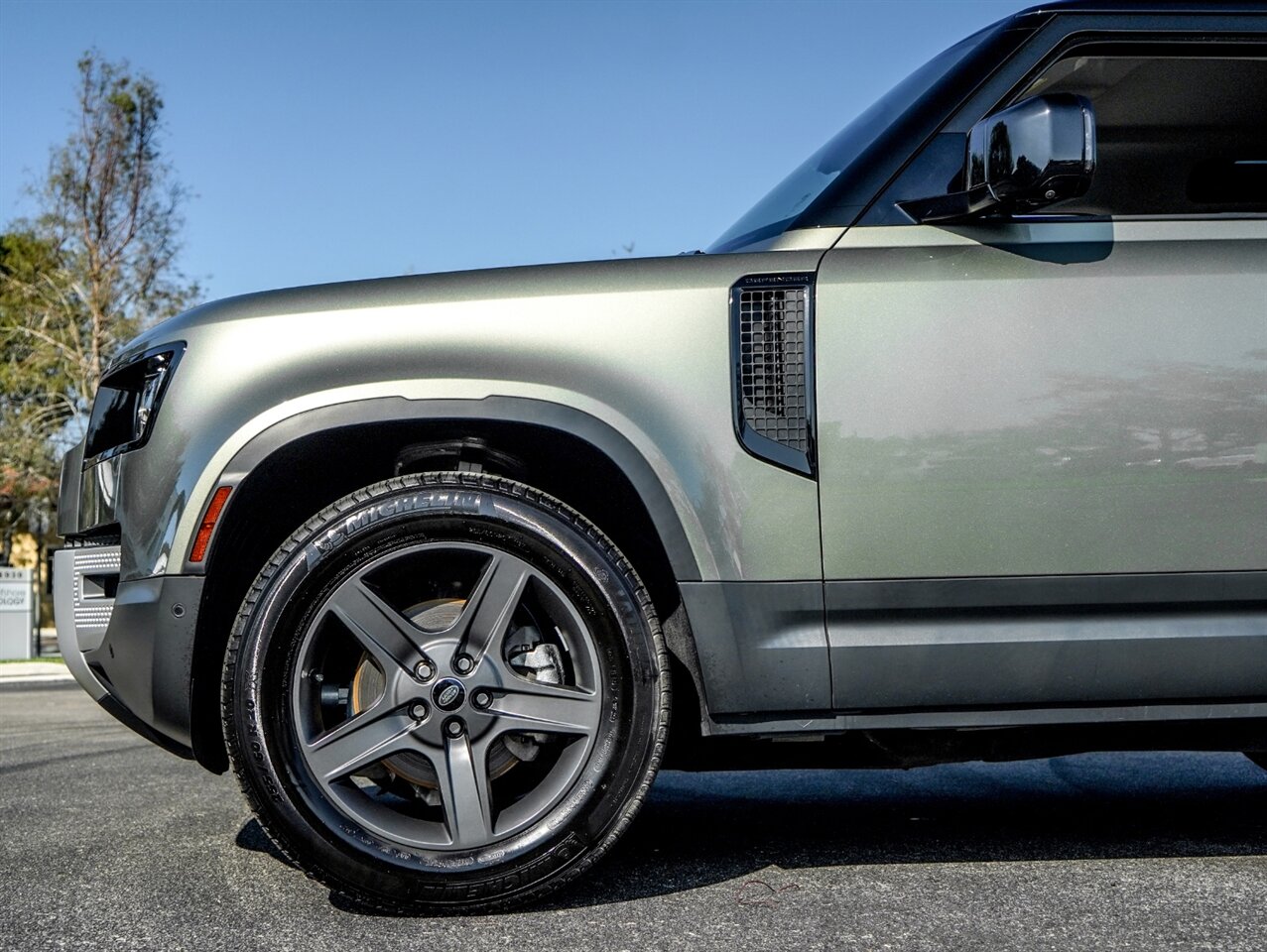 2022 Land Rover Defender 90 S   - Photo 36 - Bonita Springs, FL 34134