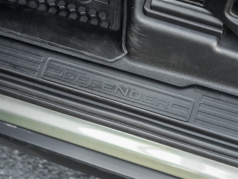 2022 Land Rover Defender 90 S - Photo 25 - Bonita Springs, FL 34134