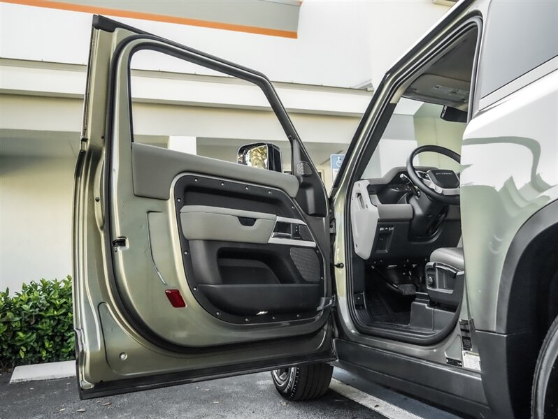 2022 Land Rover Defender 90 S - Photo 24 - Bonita Springs, FL 34134