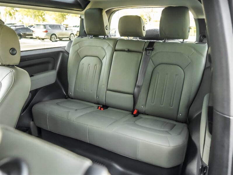 2022 Land Rover Defender 90 S - Photo 22 - Bonita Springs, FL 34134