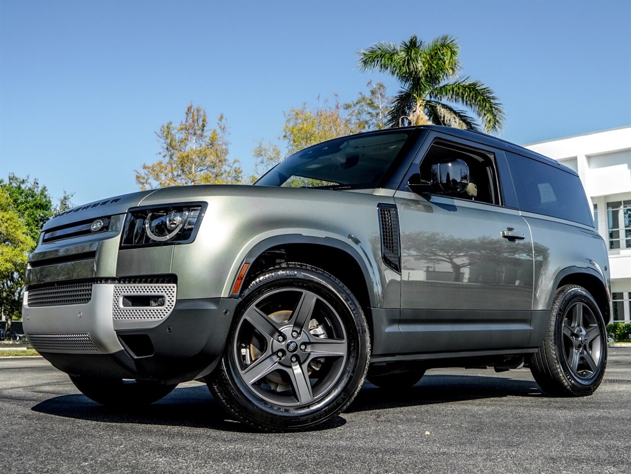 2022 Land Rover Defender 90 S   - Photo 11 - Bonita Springs, FL 34134