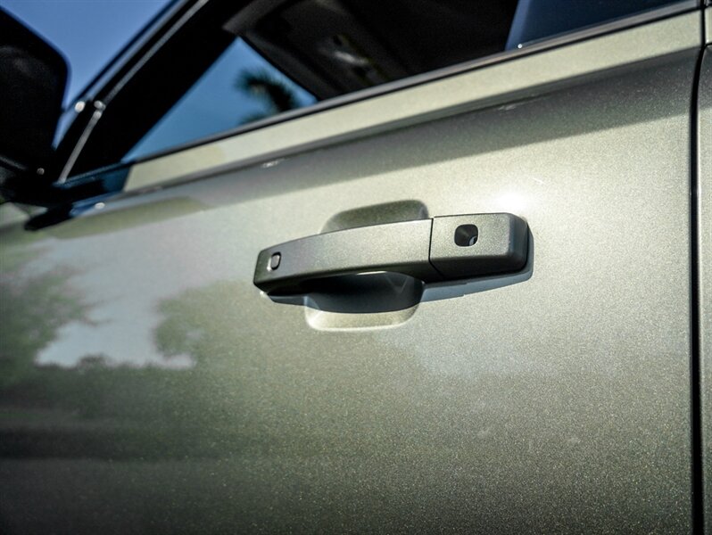 2022 Land Rover Defender 90 S - Photo 39 - Bonita Springs, FL 34134